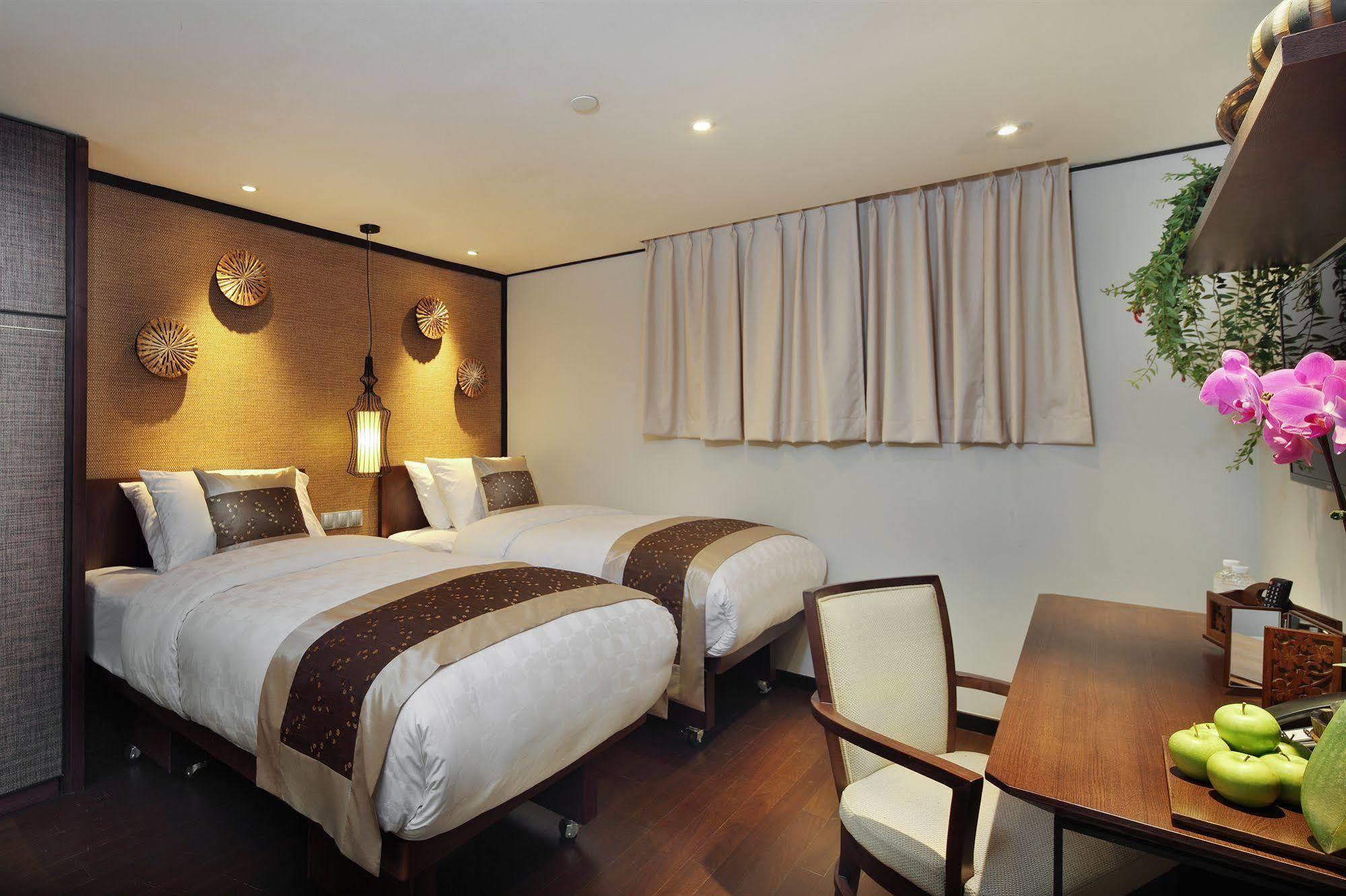 Hotel Clover 33 Jalan Sultan Singapore Exterior photo